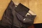 An dieser Position wird die Geheimtasche in der Hose eingenäht