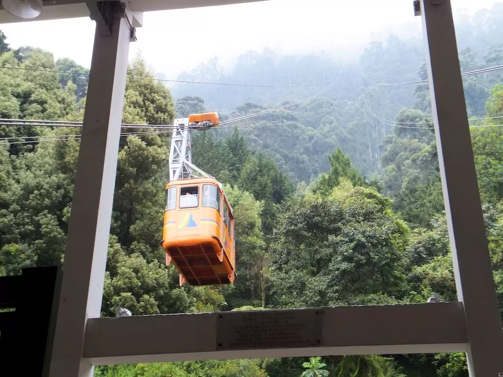 Mit der Seilbahn hoch auf den Monserrate Mit der Seilbahn hoch auf den Monserrate