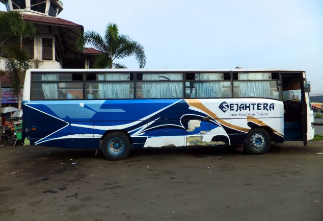 bus_medan_insel_samosir_indonesien001