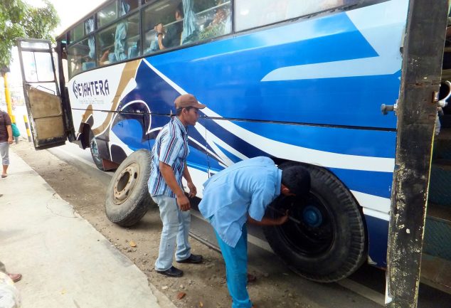 bus_medan_insel_samosir_indonesien005