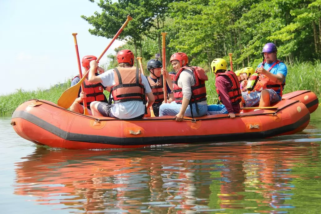 Nile River Explorers (NRE) - Rafting Jetzt geht´s los zum Nile River Explorers Rafting