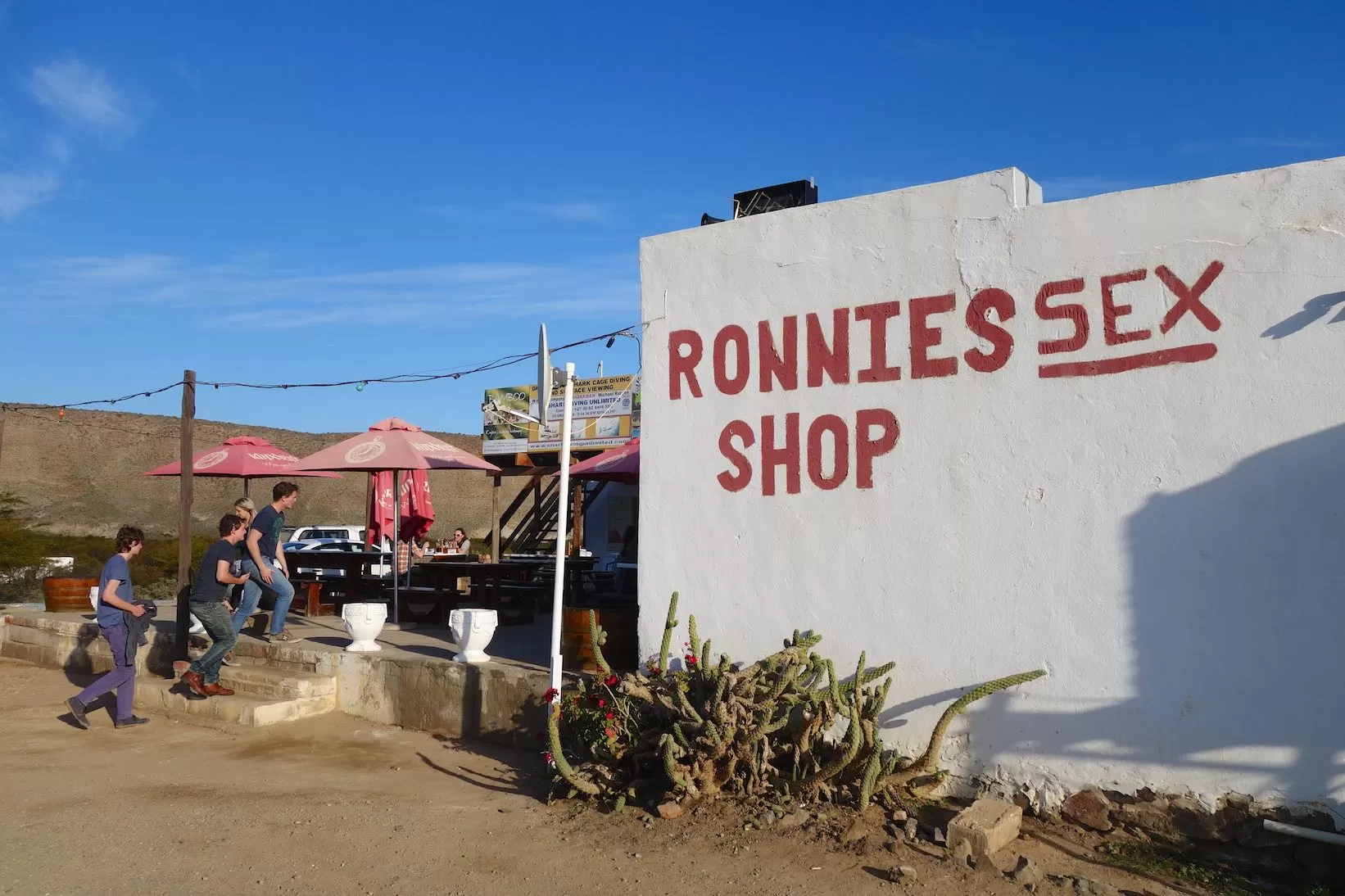 Ronnies Sex Shop - Restaurant on the Route 62
