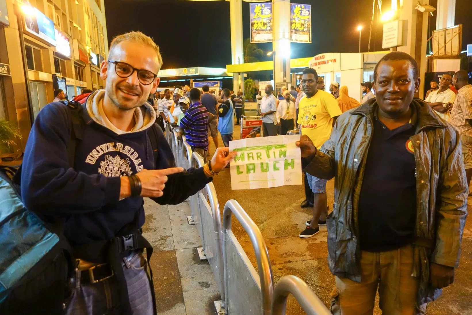 Dar es Salaam - Tansania Suche Martin Lauch for Suppe(R)! | Airport Dar es Salaam - Tansania