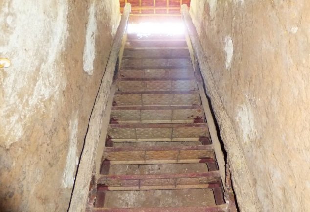 cu_chi_tunnel_vietnam_024
