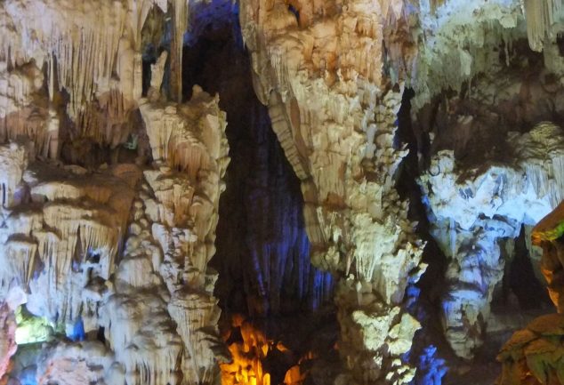 Die illuminierte Höhle