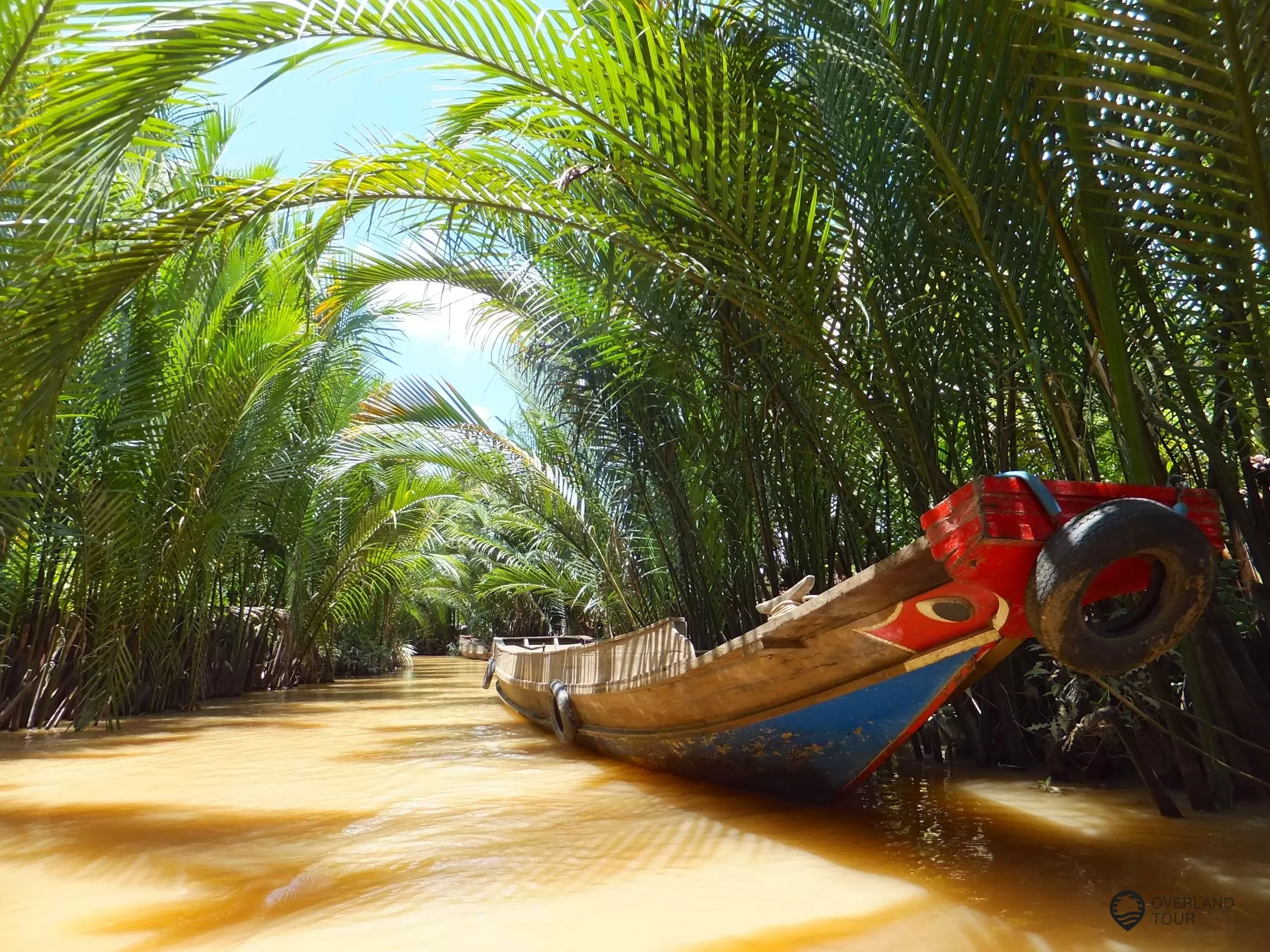 Auf einem Seitenarm des Mekong Auf einem Seitenarm des Mekong