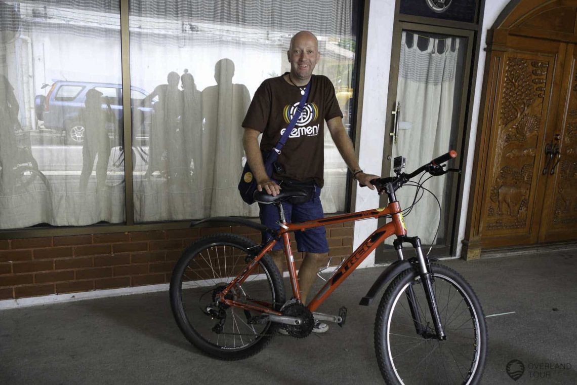 Los geht es am Büro der Fahrradtour Firma