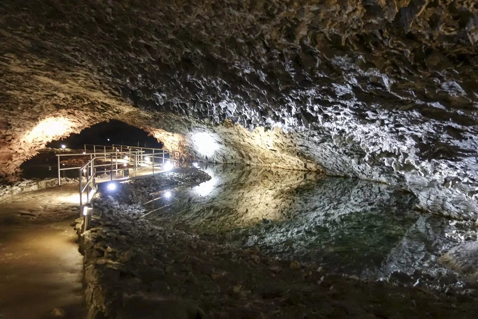 Der Kyffhäuser-Naturpark Die Barbarossahöhle bei Bad Frankenhausen