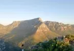 Die Aussicht auf den Tafelberg vom Lion´s Head aus