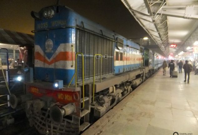 train_gorakhpur_to_varanasi_indien_001