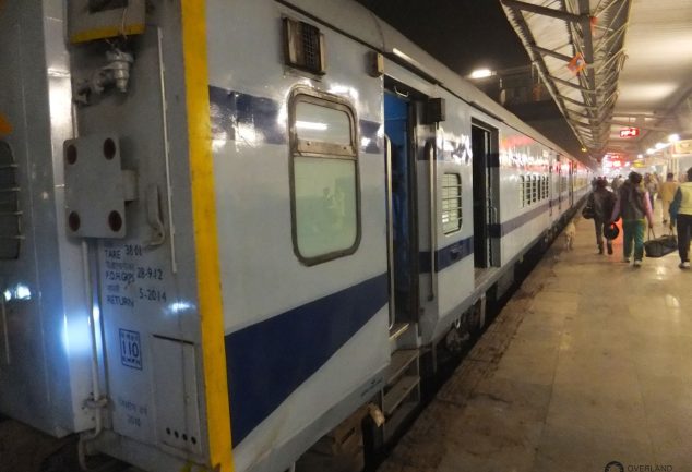 train_gorakhpur_to_varanasi_indien_003