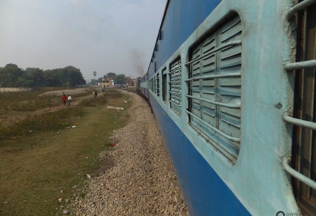 train_gorakhpur_to_varanasi_indien_018