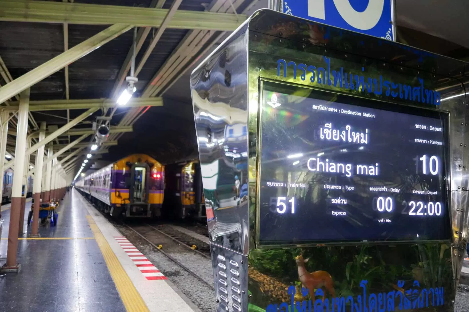Hauptbahnhof Hua Lamphong in Bangkok Nachtzug von Bangkok nach Chiang Mai zur Anreise für das Loi Krathong Festival