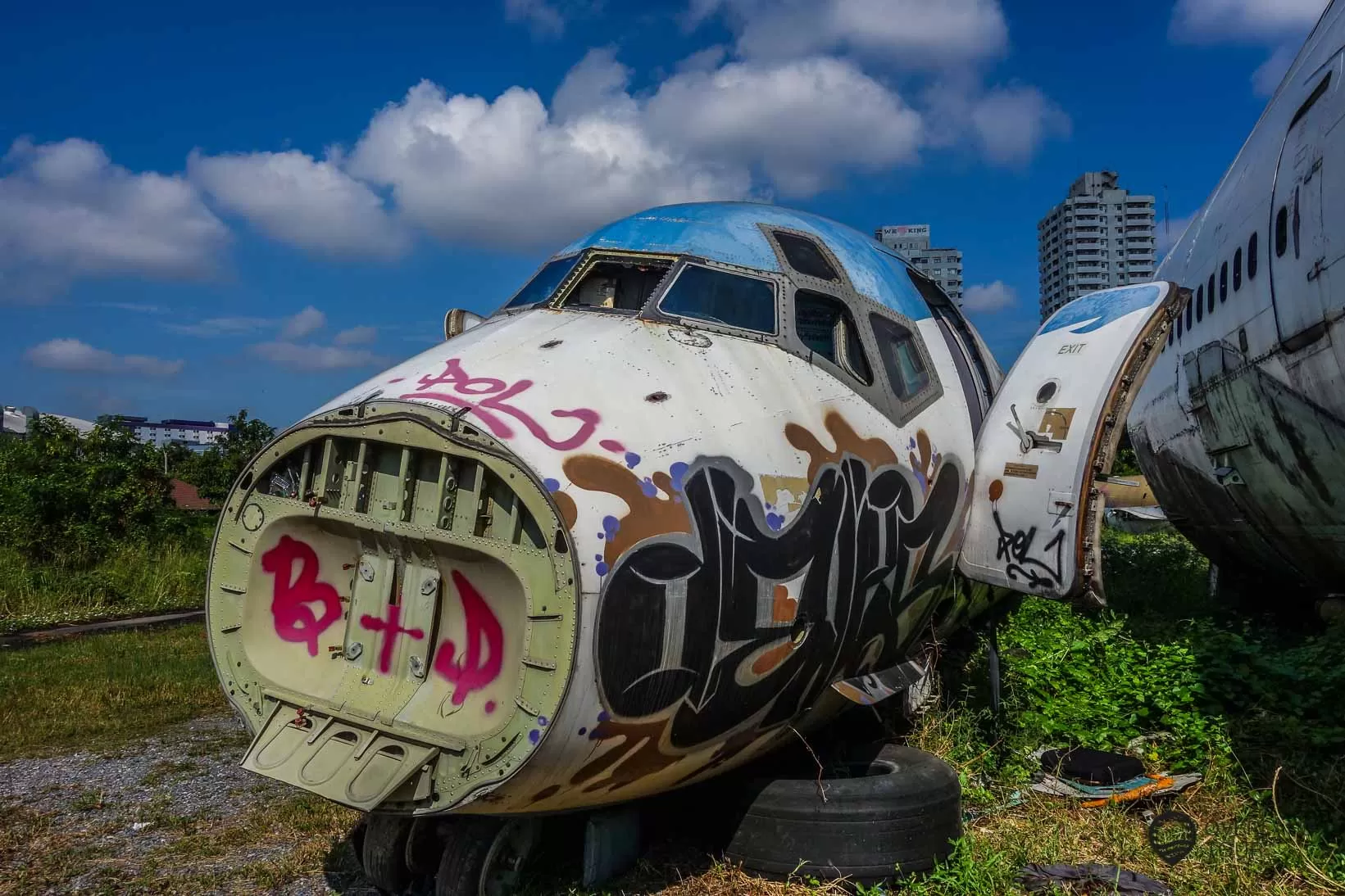 Airplane Graveyard Bangkok - Die Bilder zu den Informationen Die McDonnell Douglas MD82 auf dem Flugzeugfriedhof Bangkok