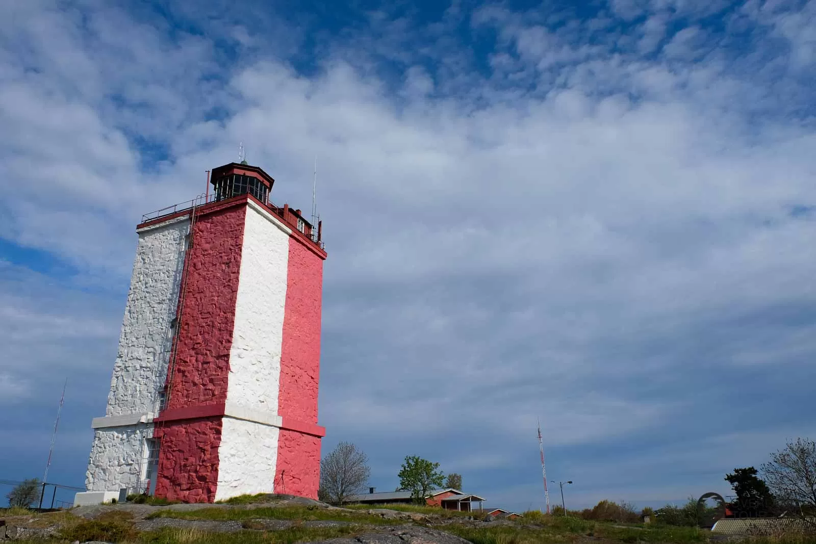 Utö - Finish Archipelago Utö mit seinem Leuchtturm ist die letzte Insel, die mit einer öffentlichen Fähre erreicht werden kann. Der Leuchtturm ist wunder schöne und die Ruhe dort draußen sagt dir, du bist am Ende der Welt