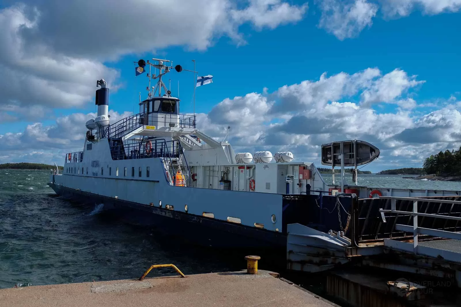 Ferry from Houtskär - Iniö The ferry from Houtskär (ferrypier Mossala) - Iniö (ferrypierdalen) is only open during the summer and closes the Archipelago Trail