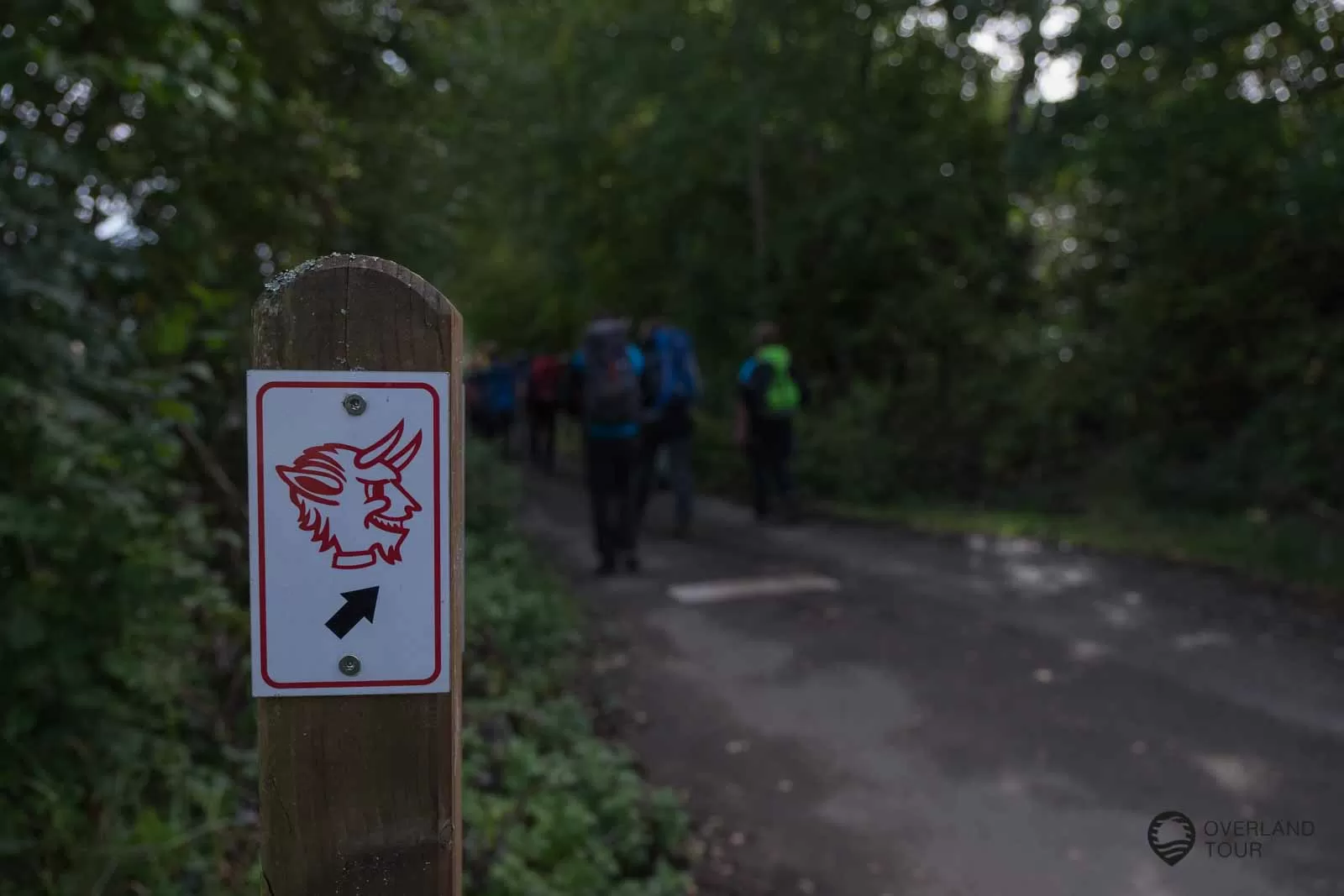 Bloggerwandern 2017 mit Rheinland-Pfalz Tourismus Immer dem Teufel hinterher - Es ist das Logo des 1. FCK