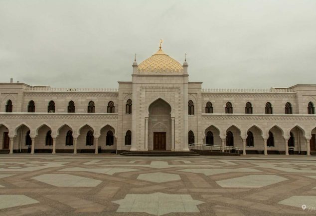 Die prachtvolle Architektur der weißen Moschee