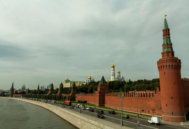 Die Stadtmauer rund um den Kreml
