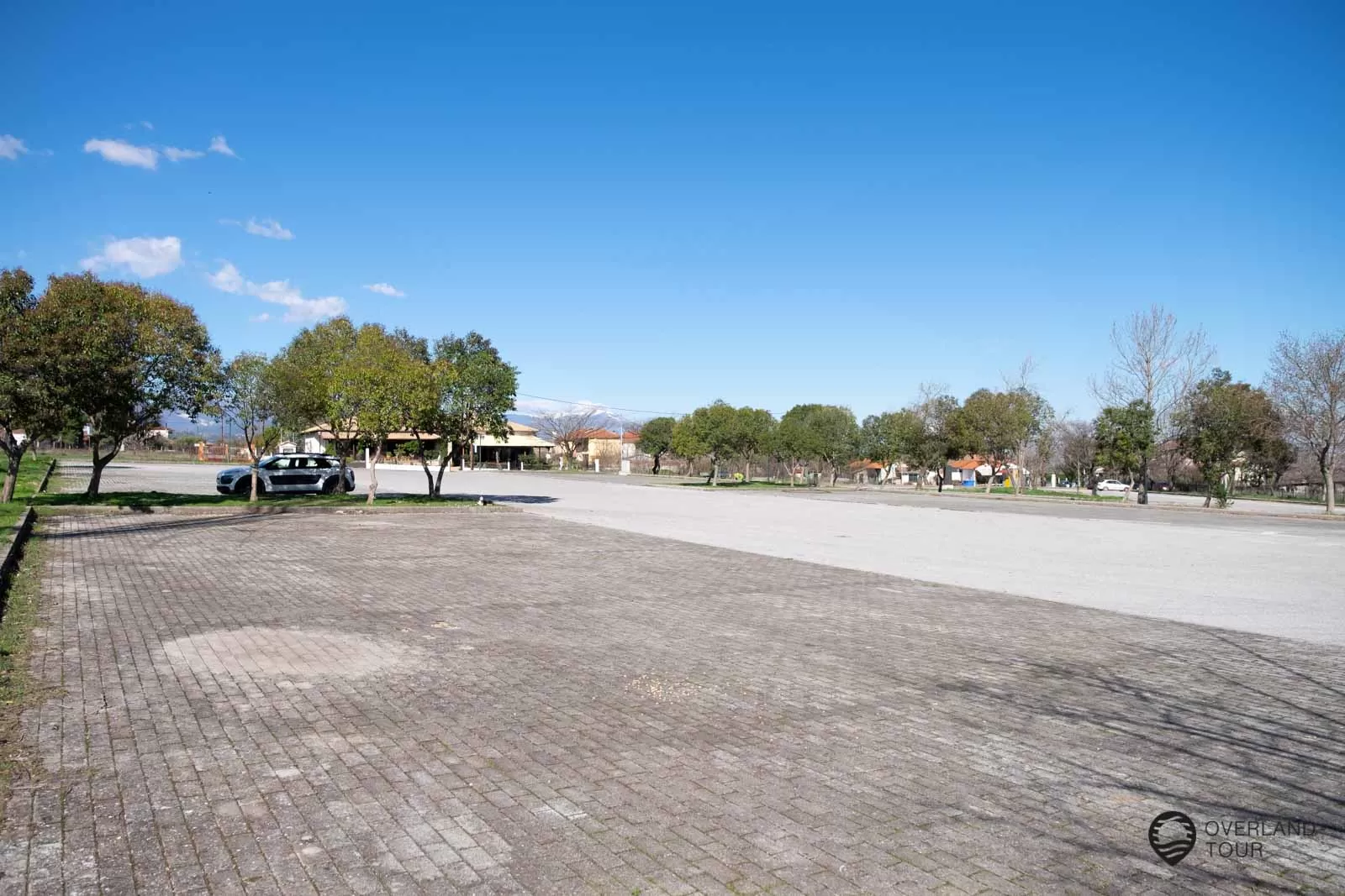 Die Archäologische Stätte von Vergina Der Parkplatz, wir waren alleine da - es ist noch Vorsaison