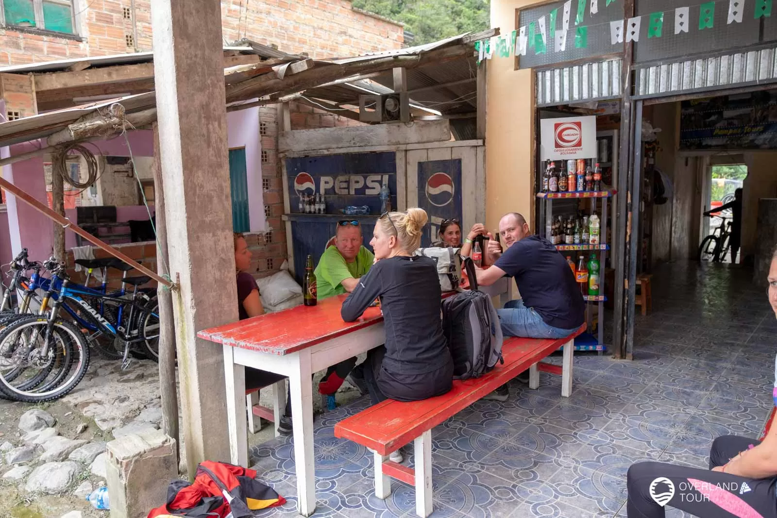 Death Road Survivors Bier am Ende der Tour Death Road Survivors Bier am Ende der Tour