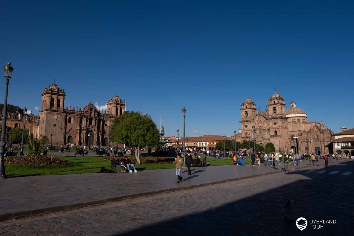 Die Kathedrale Cusco und die Kirche La Compañia de Jesús am Plaza de Armas