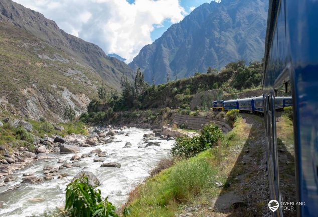 DIe Zugfahrt von Ollantaytambo nach Aguas Caliente