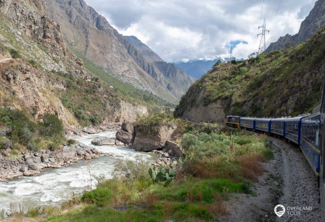 DIe Zugfahrt von Ollantaytambo nach Aguas Caliente