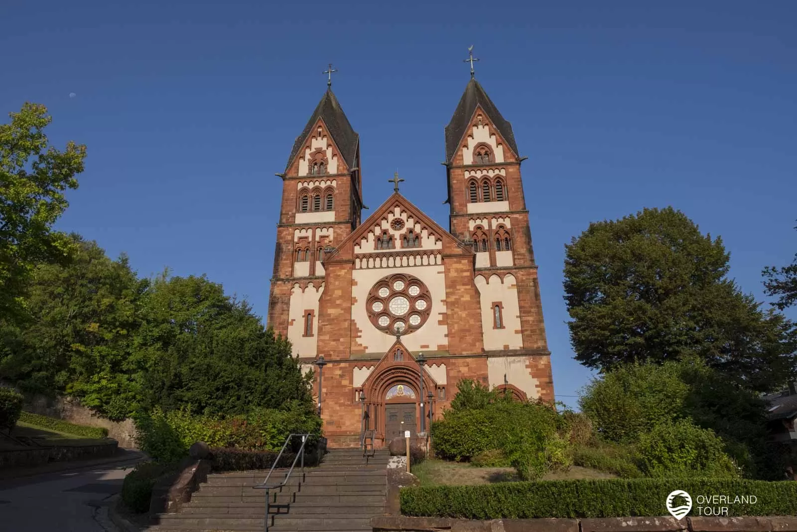 Startpunkt der Tafeltour in Mettlach an der Pfarrkirche St. Lutwinus in Mettlach Startpunkt der Tafeltour in Mettlach an der Pfarrkirche St. Lutwinus in Mettlach