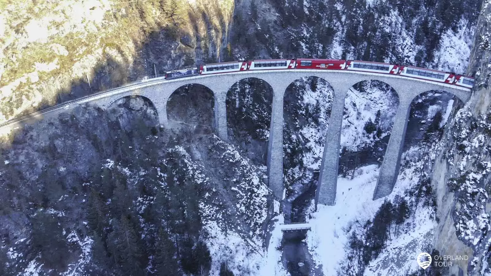Landwasserviadukt von oben, Blick ins Landwassertal