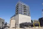 Oben im ehemaligen Getreidespeicher bietet das Luxushotel „The Silo Hotel“ einen wunderbaren Blick auf Kapstadt und den Tafelberg. Im selben Gebäude befindet sich das neue Zeitz-Museum MOCAA für zeitgenössische afrikanische Kunst