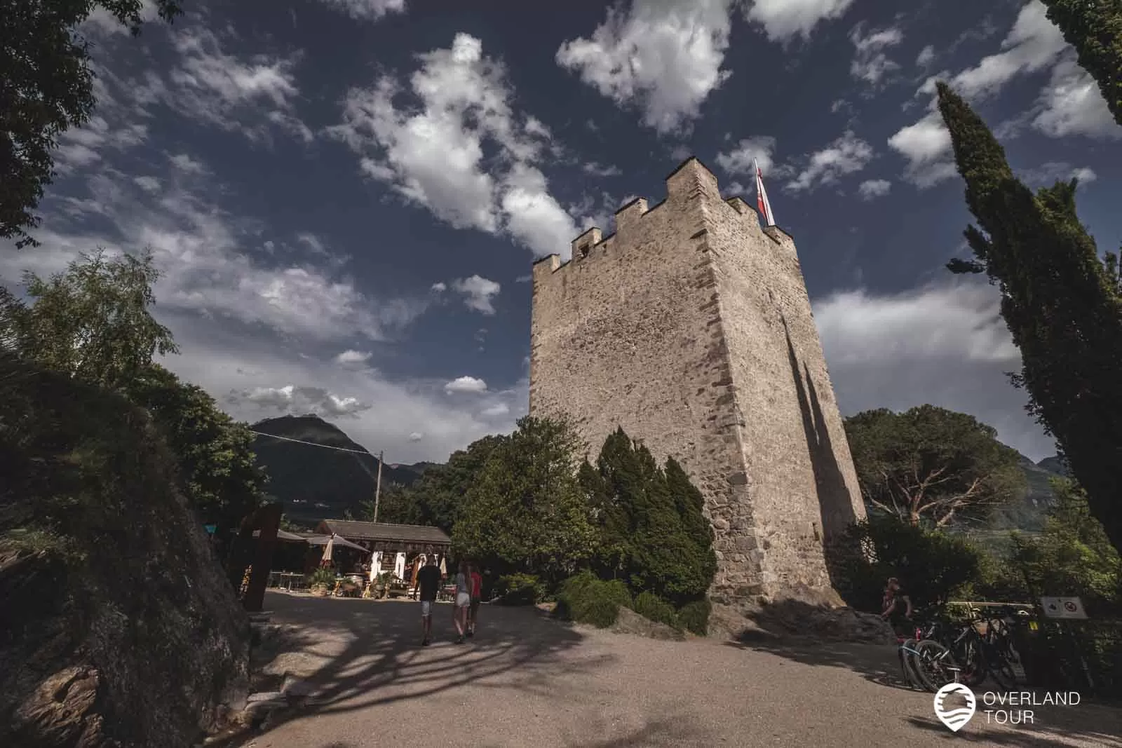 Meran - Südtirol Der Pulverturm - Hier startet oder endet der Tappeinerweg