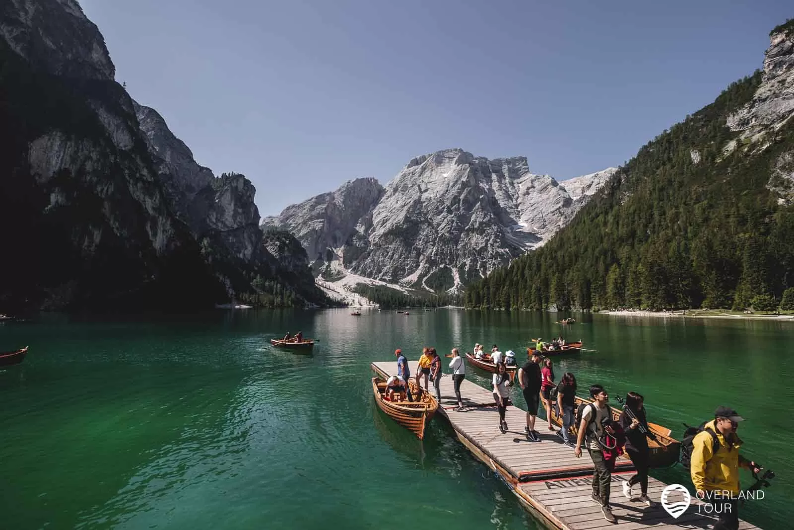 Pragser Wildsee - Lago Di Braies in Südtirol Ab spätestens kurz vor 10 Uhr kommen die Besuchermassen und der Pragser Wildsee verliert sein zauber