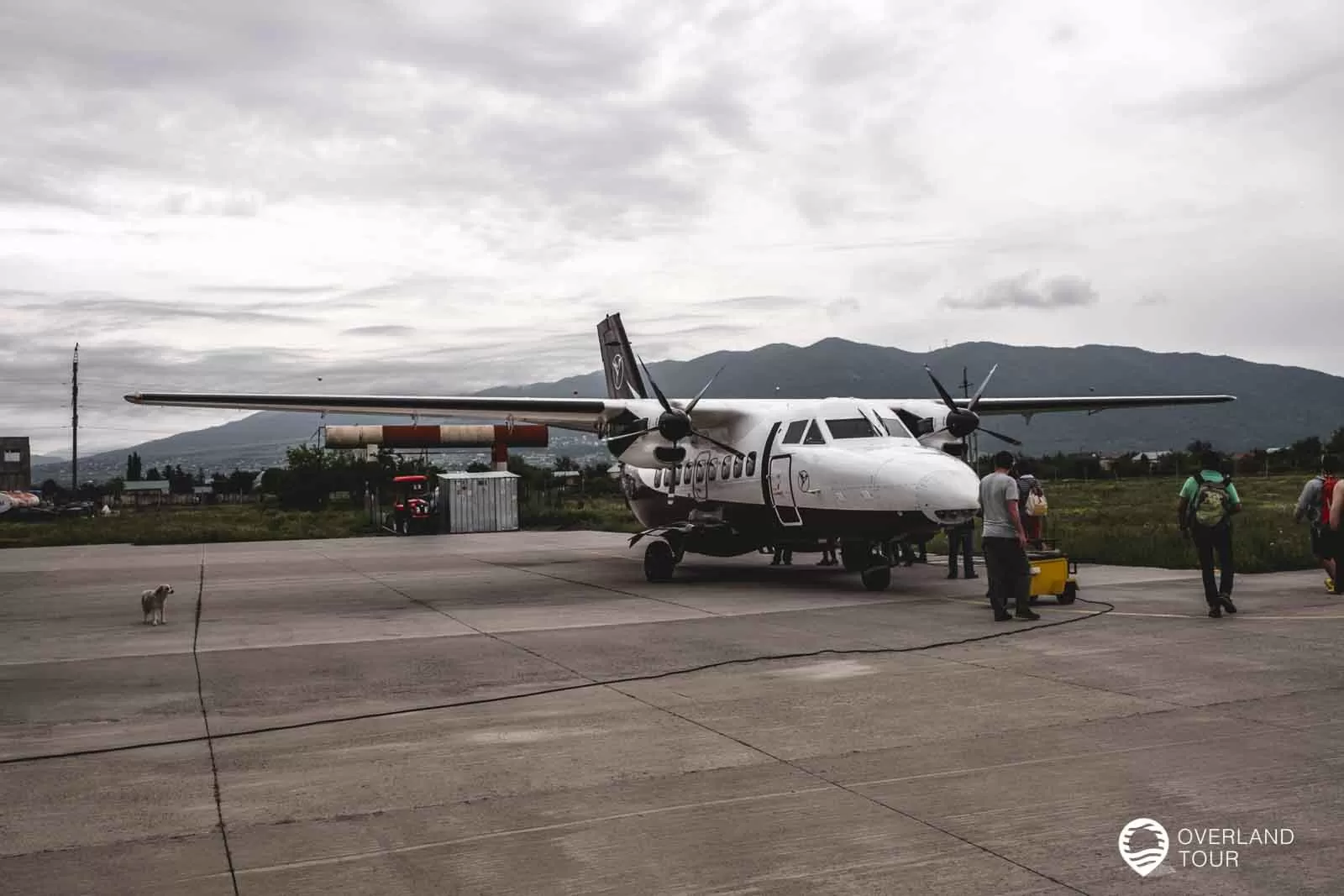 Vanilla Sky - Fliegen innerhalb Georgiens Der Flugplatz Natakhtari bei Tiflis von wo es mit Dem Flugzeu nach Mestia geht