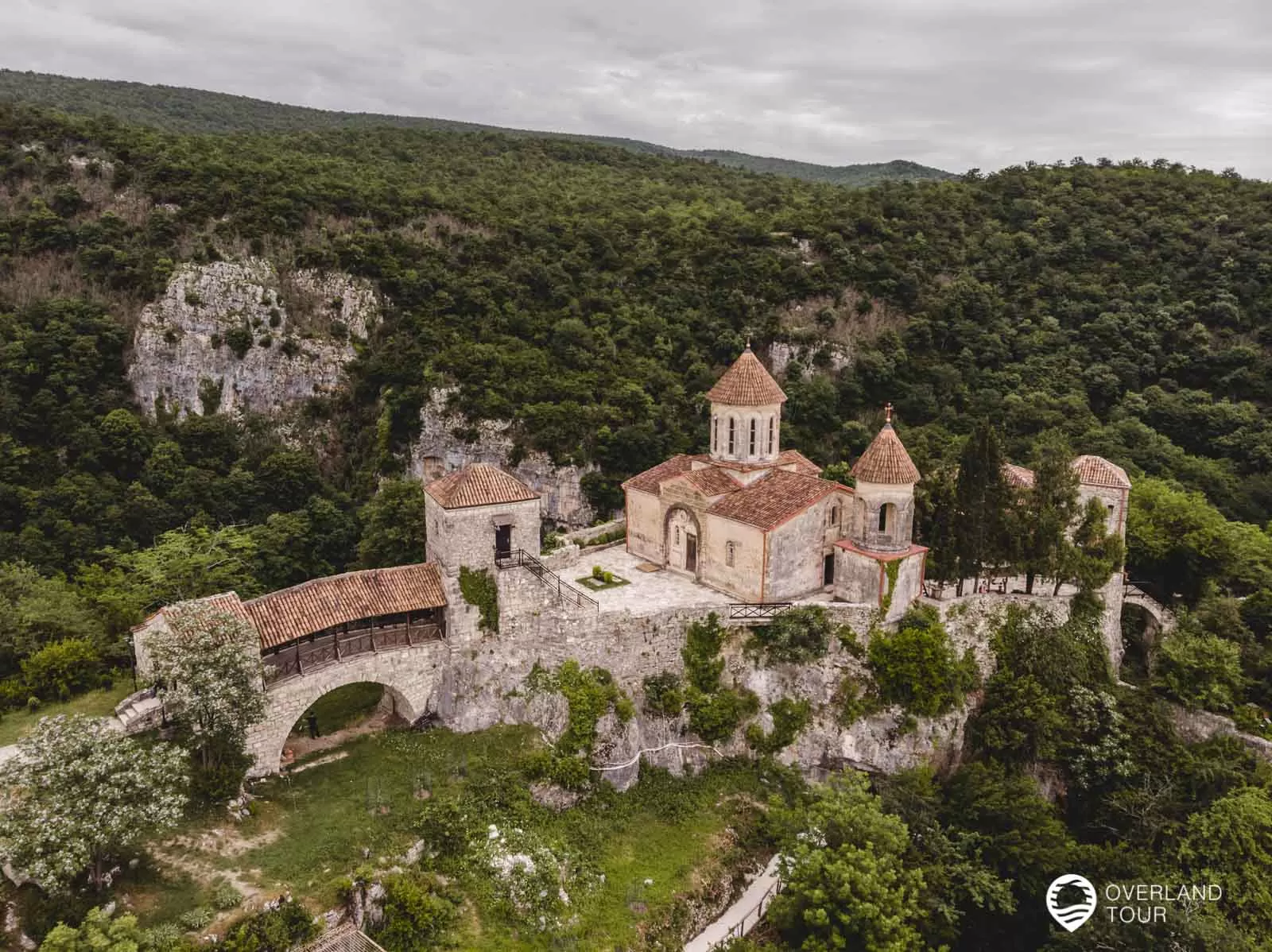 Kutaissi Sehenswürdigkeiten und Umgebung Das Motsameta Kloster bei Kutaissi