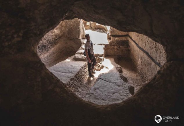 Die Höhlenstadt Wardsia – Die aus einem Berg heraus gemeißelt wurde