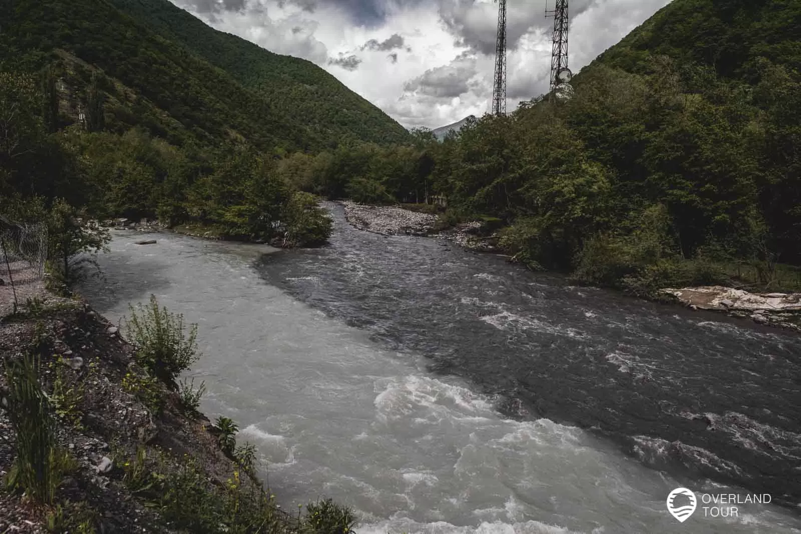 Zusammenfluss des schwarzen und des weißen Aragvi bei Passanauri Zusammenfluss des schwarzen und des weißen Aragvi bei Passanauri
