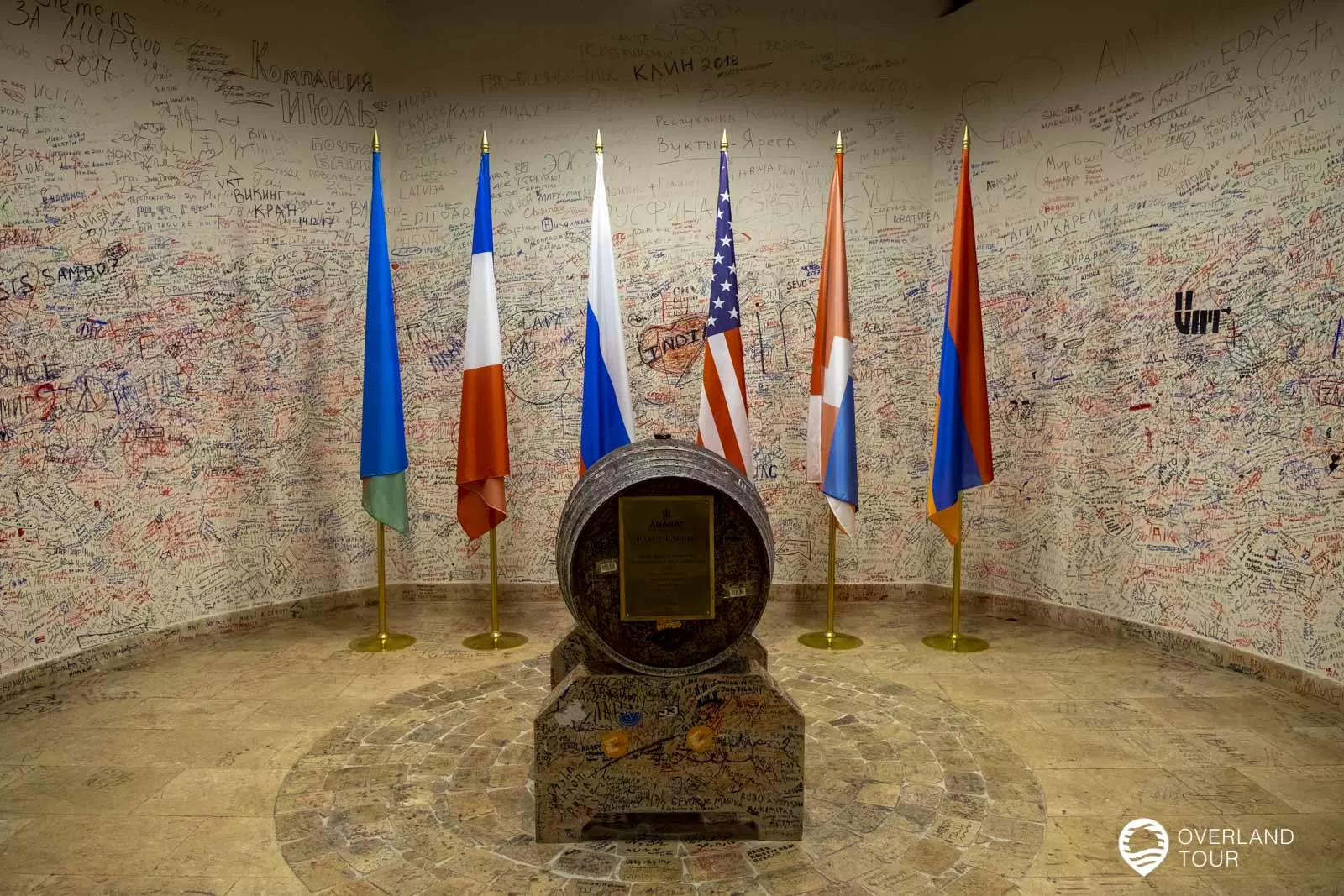 The Peace Barrel Coner - Der einzige Ort in Armenien, an dem die aserbaidschanische Flagge steht