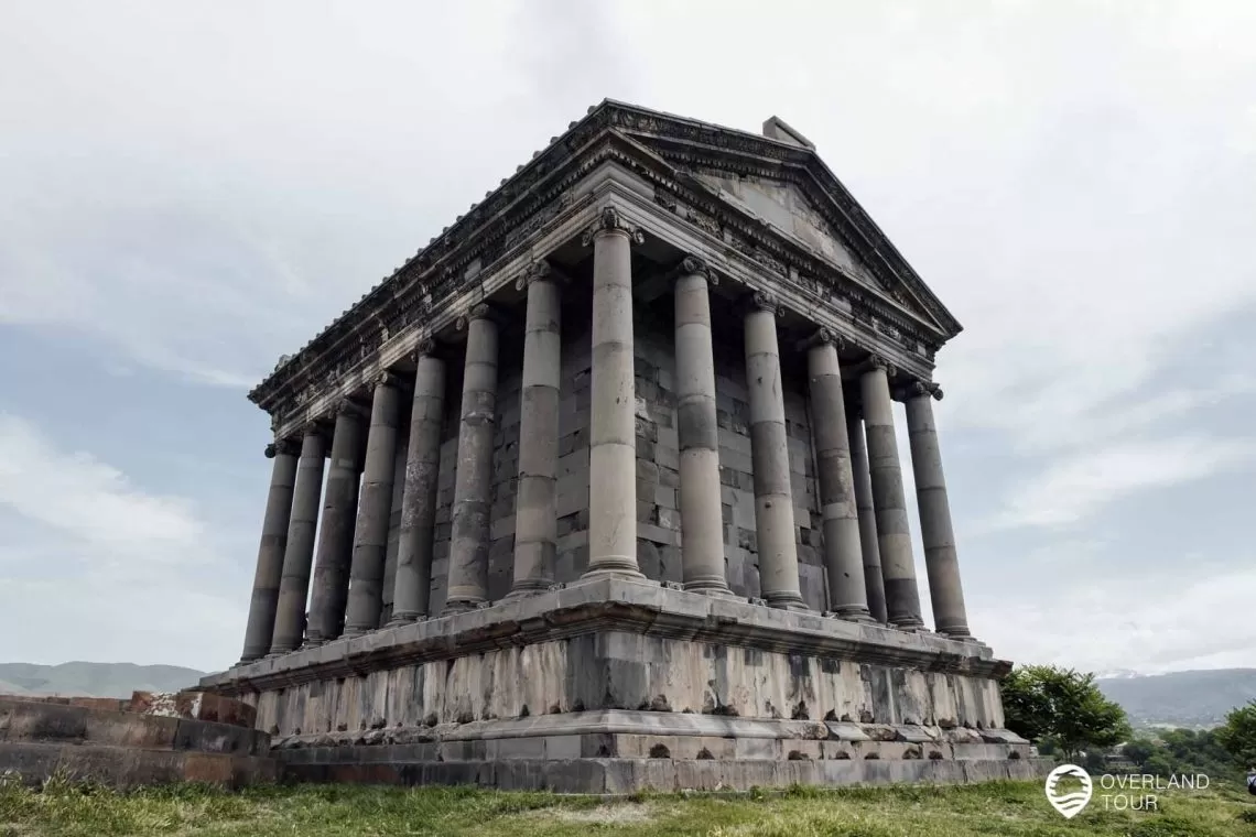 Der Garni Tempel war einst ein heidnischer Tempel, der dem armenischen Sonnengott Mihr gewidmet war