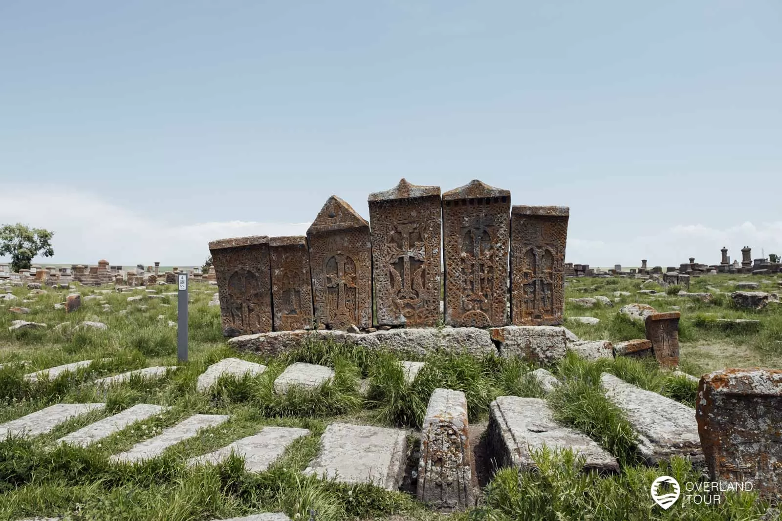 Hier findest du die größte Anzahl von Khachkars (Kreuzsteine) in ganz Armenien