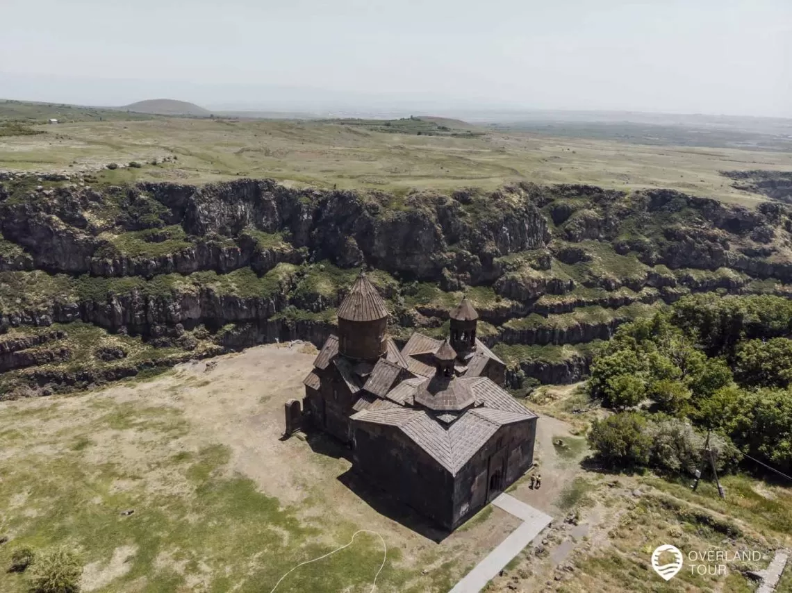 Die Saghmosavank Kirche von mit der Sicht auf die atemberaubende Schlucht Kasakh