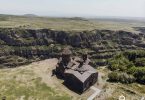 Die Saghmosavank Kirche von mit der Sicht auf die atemberaubende Schlucht Kasakh