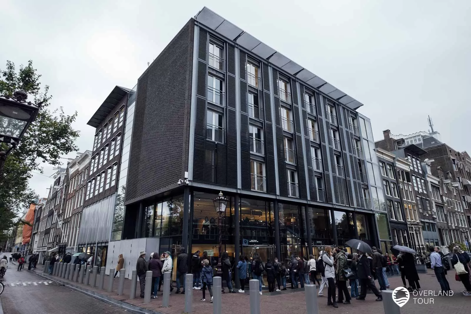 Das Anne Frank Haus in Amsterdam Das Museum und das Anne Frankhaus in der Prinsengracht 263 von außen