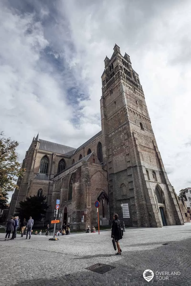 Sehenswürdigkeiten in Brügge - 14 Highlights für einen Tagesausflug Die St.-Salvator-Kathedrale ist Brügges älteste Gemeindekirche