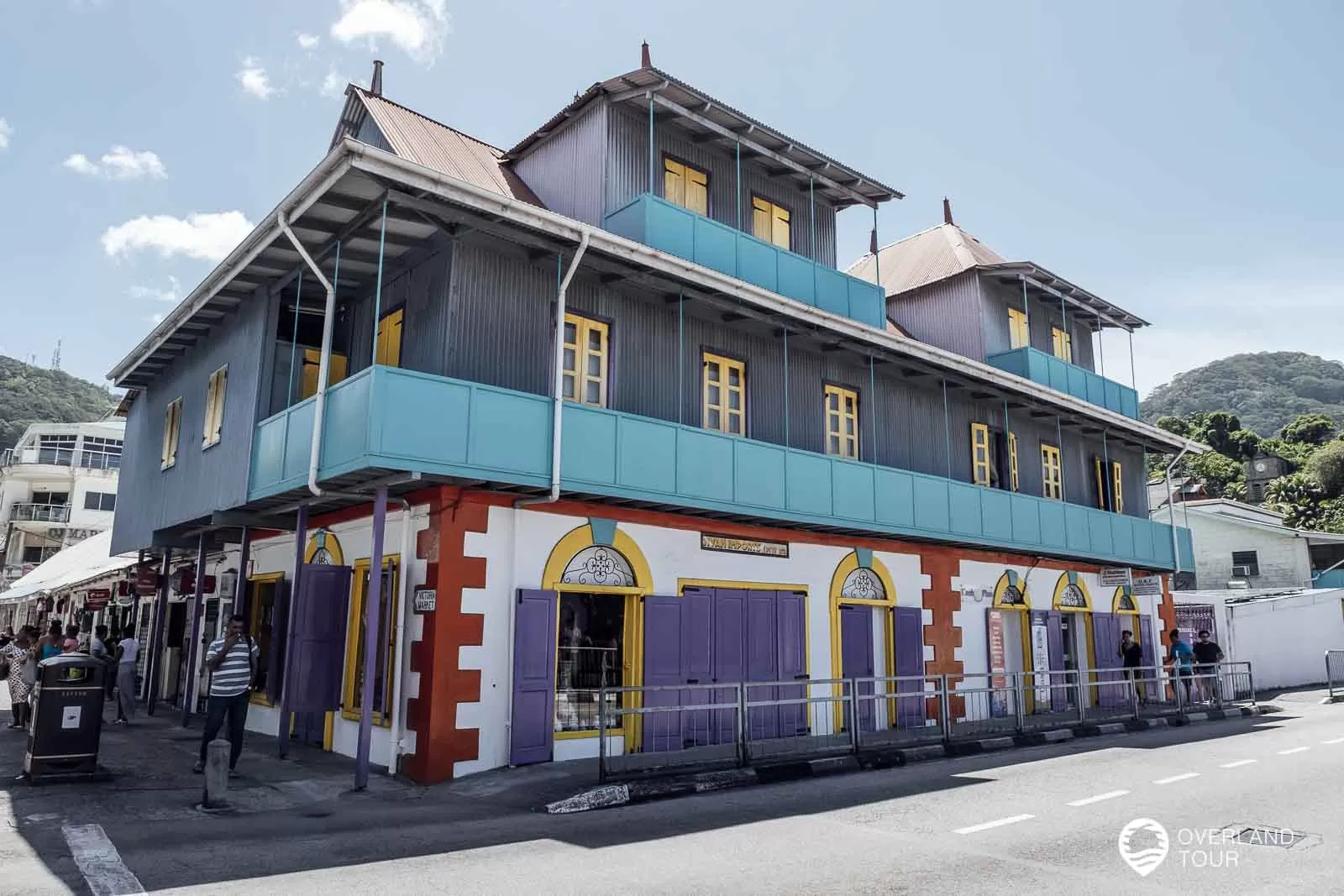 Seychellen: Mahé Sehenswürdigkeiten, Strände und Tipps Ein altes untes Handelshaus in der Market Street in Victoria