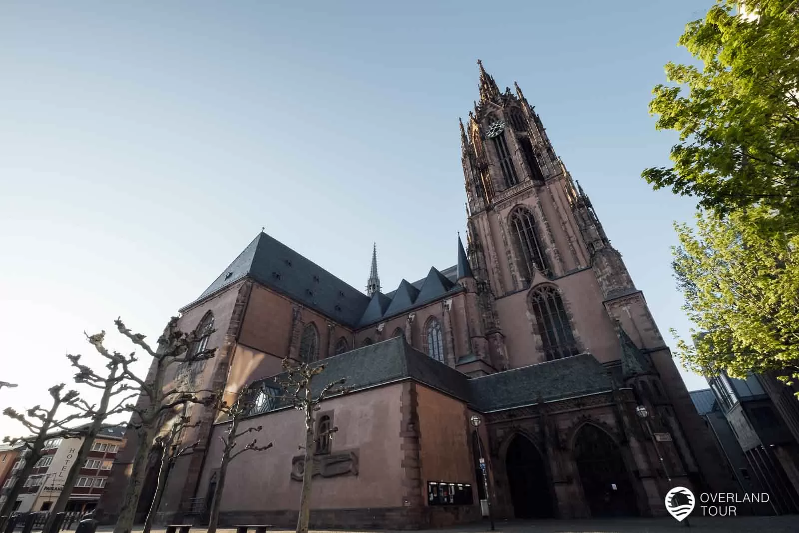 Der Kaiserdom Frankfurt und oben auf dem Domturm gibt es die wunderbare Aussicht über die Innenstadt