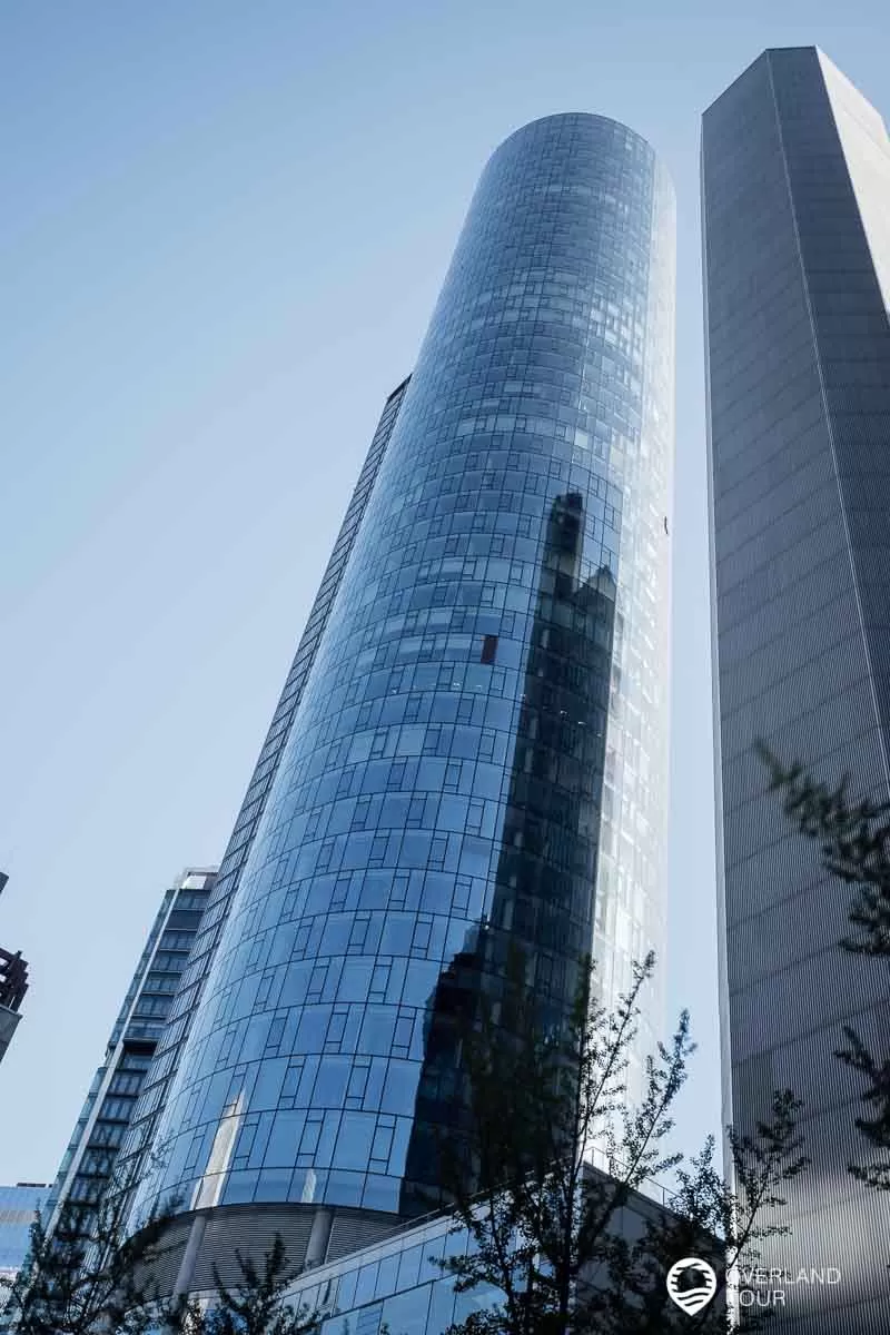 Der MAIN TOWER mit seiner Aussichtsplattform auf knapp 200 Metern