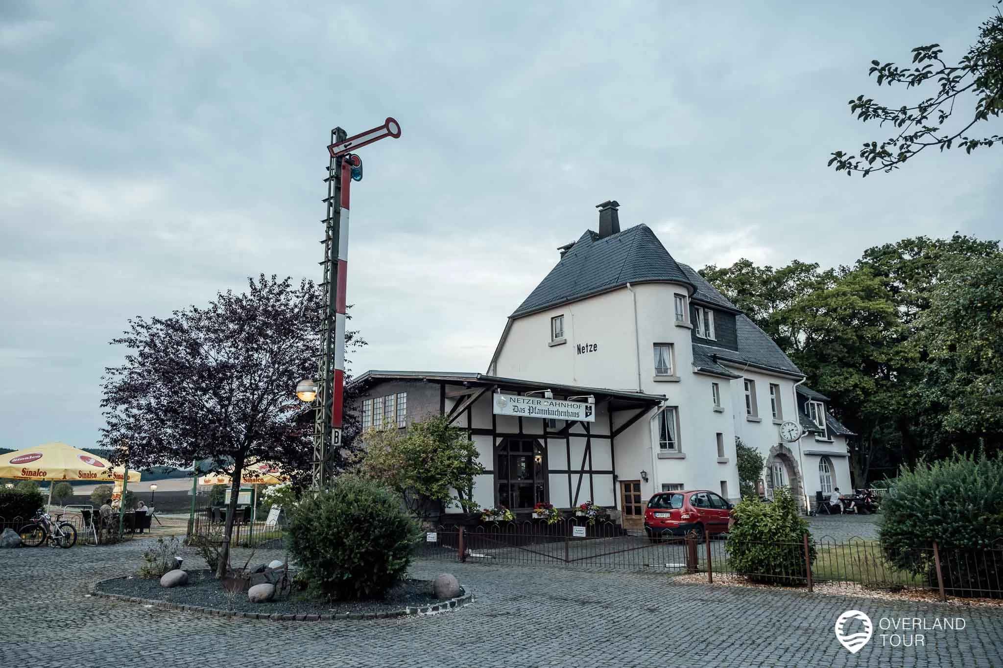 Der Edersee – Ausflugtipps und Sehenswürdigkeiten Der Netzer Bahnhof - Das Pfannenkuchenhaus