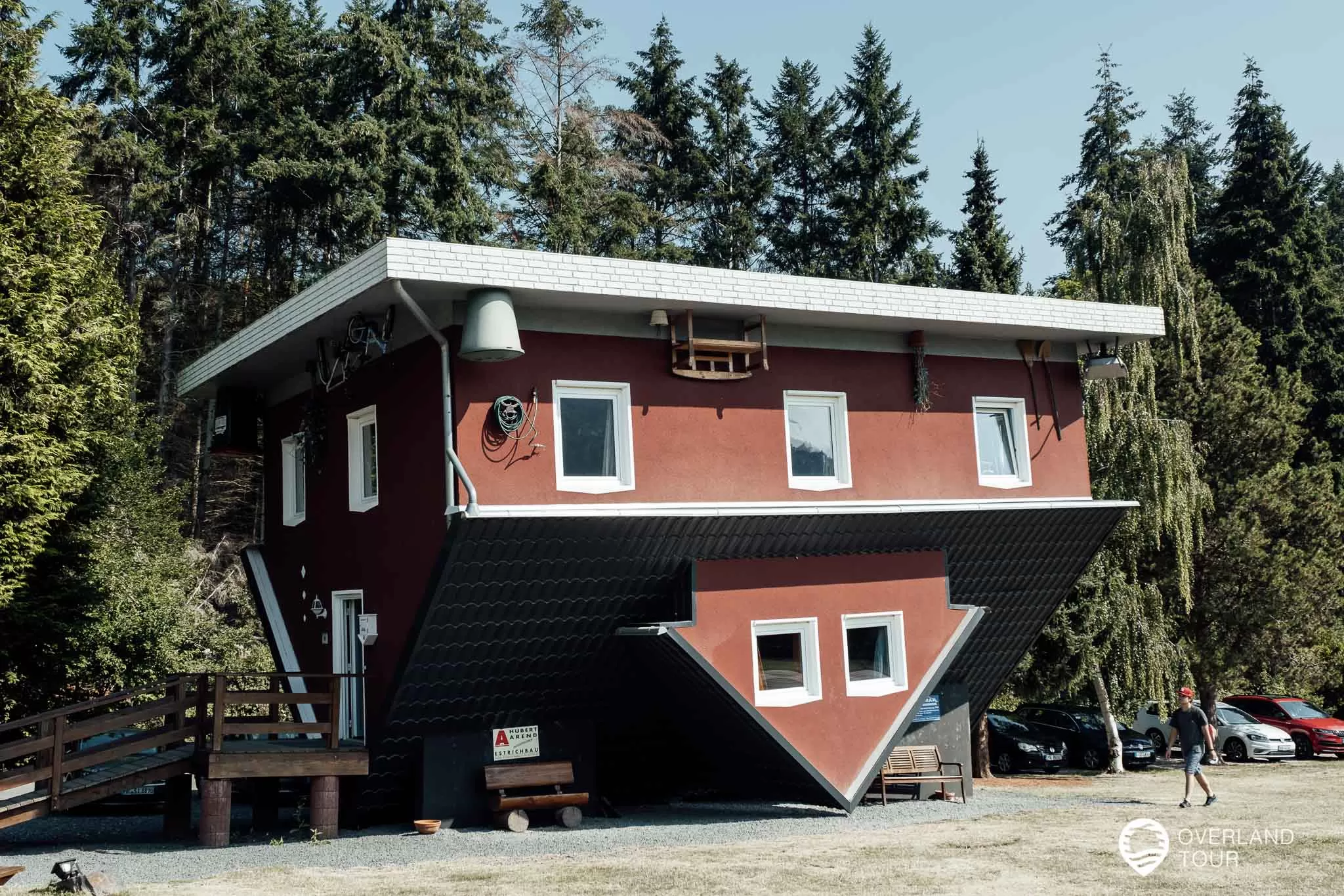 Der Edersee – Ausflugtipps und Sehenswürdigkeiten Ein Haus steht Kopf am Edersee