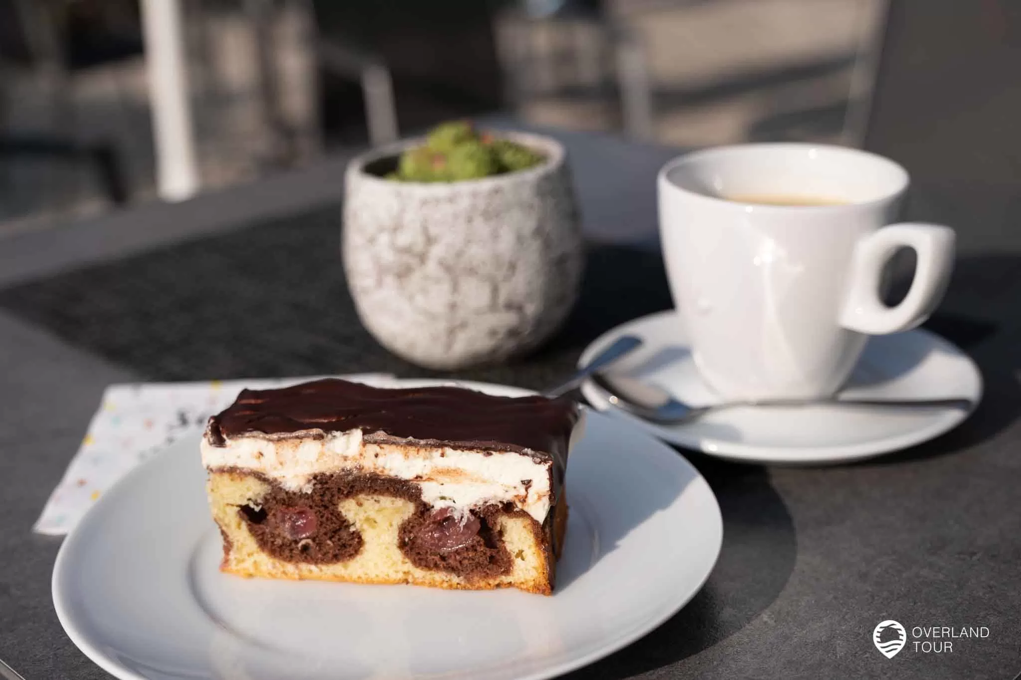 Kulinarisch, ein Stück DonauWelle mit Kaffee zur Belohnung